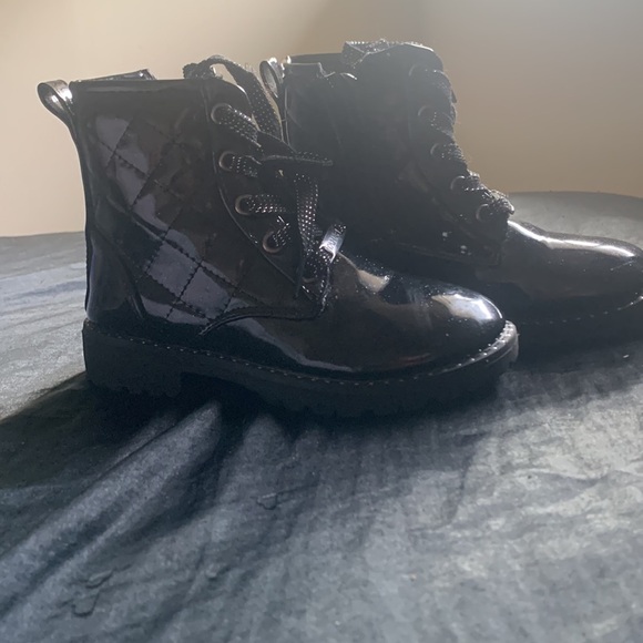 Black boots - Picture 2 of 4